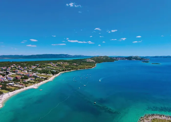 Stunning In Lägenhet Pakoštane